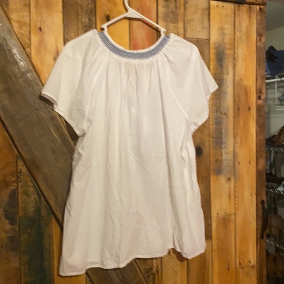 Wry light summer top with smocking and pretty embroidery detail - Picture 4 of 4